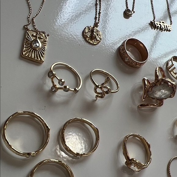 Logan Hollowell Gold Necklace Collection - Picture 5 of 9